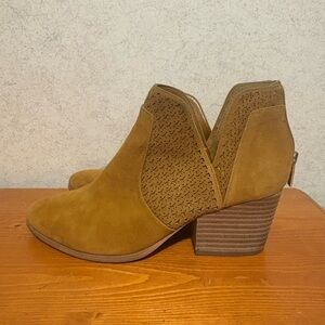 Vince Camuto Norva Women's Tan Suede Ankle Boots Booties Size 7.5